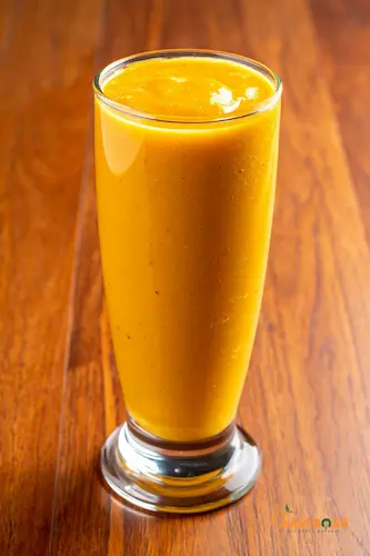 Mango pulp in glass
